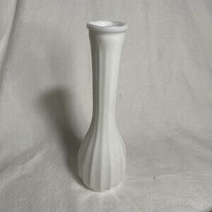 1940's Vintage Carr-Lowrey Glass Co. Milk Glass Ribbed Vase 8 5/8"